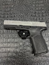 SMITH & WESSON SD40 VE .40 S&W - 1 of 3