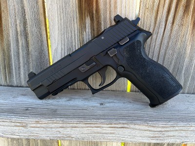 SIG SAUER P226 9MM LUGER (9x19 PARA)