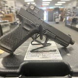 GLOCK 17 GEN 5 9MM LUGER (9x19 PARA) - 2 of 3 GLOCK 17 GEN 5 9MM LUGER (9x19 PARA) - 2 of 3