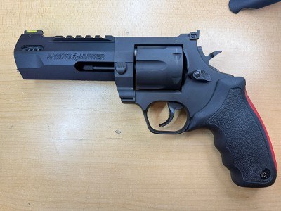 TAURUS RAGING HUNTER .44 MAGNUM