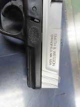 SMITH & WESSON SD40 VE .40 S&W - 2 of 3