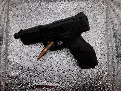 HECKLER & KOCH VP40 .40 S&W