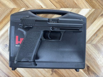 HECKLER & KOCH USP45 V1 .45 ACP