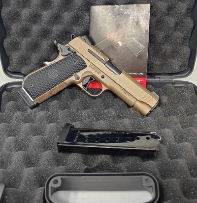 SIG SAUER 1911 CARRY FASTBACK EMPEROR SCORPION .45 ACP