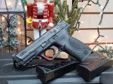 SMITH & WESSON M&P 40 .40 S&W - 2 of 2