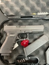 GLOCK 22 GEN 4 .40 - 2 of 3