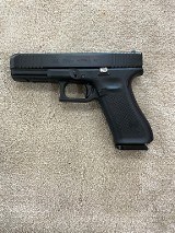 GLOCK G22 GEN 5 .40 S&W - 1 of 2