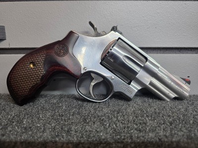 SMITH & WESSON 629 DELUXE .44 MAGNUM