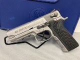 SMITH & WESSON 4006TSW 40 Smith & Wesson - 2 of 3