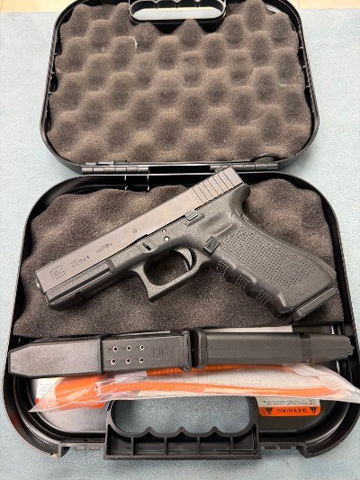 GLOCK G22
GEN 4 .40 CALIBER