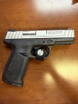 SMITH & WESSON SD40 VE .40 S&W - 2 of 2