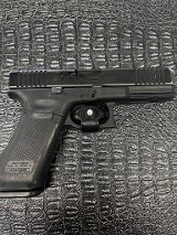 GLOCK 22 gen .40 S&W - 2 of 3