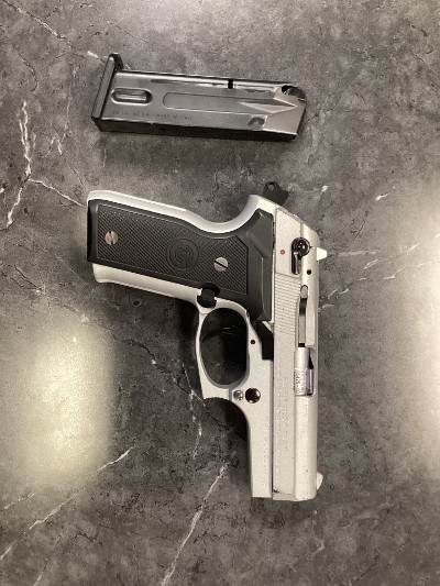 STOEGER COUGAR 8040 F .40 S&W