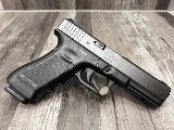 GLOCK 22 GEN 4 40 Smith & Wesson - 2 of 3