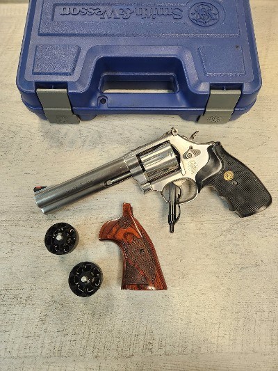 SMITH & WESSON 686-8 .357 MAG