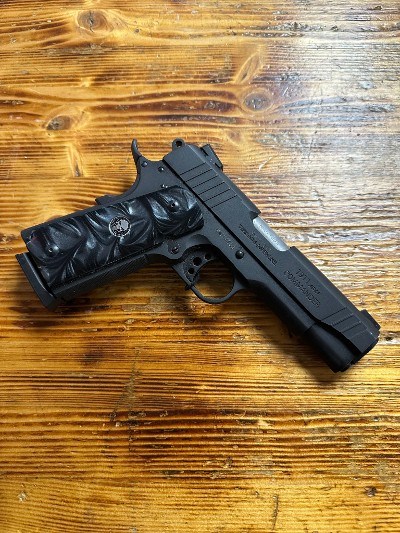 TAURUS 1911 COMMANDER .45 ACP