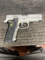 SMITH & WESSON 4043 .40 S&W - 2 of 3