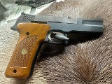 SMITH & WESSON 422
.22 LR