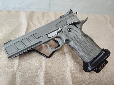 PHOENIX TRINITY FIREARMS AXIOM .40 S&W