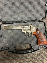 SMITH & WESSON 586 No Dash Nickel .357 MAG - 1 of 3