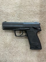 HECKLER & KOCH USP V1 .40 S&W - 3 of 3