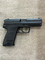 HECKLER & KOCH USP V1 .40 S&W - 2 of 3