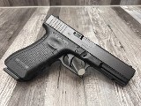 GLOCK 22 GEN 4 40 Smith & Wesson - 2 of 3