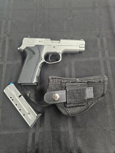 SMITH & WESSON 4046 .40 S&W