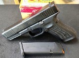 GLOCK G22 GEN 5 .40 S&W - 2 of 3
