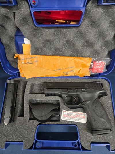 SMITH AND WESSON M&P9 9MM LUGER (9X19 PARA)