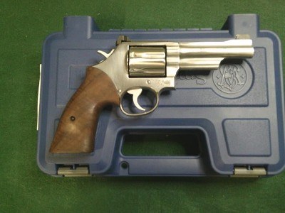 SMITH & WESSON 686 PLUS MOUNTAIN GUN .357 MAG