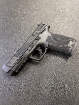 Smith & Wesson M&P M2.0 Optic Ready 10MM - 1 of 3