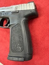 SMITH & WESSON SD40 VE .40 S&W - 2 of 3