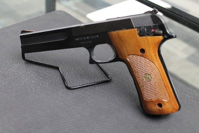 SMITH & WESSON 422 .22 LR