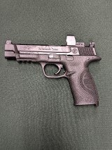 SMITH & WESSON M&P40 .40 S&W - 2 of 3