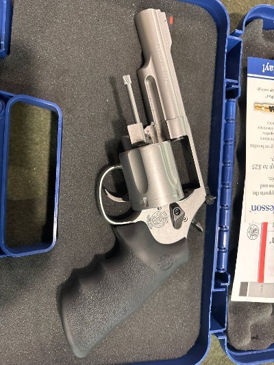 SMITH & WESSON MODEL 69 COMBAT MAGNUM .44 MAGNUM