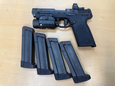 SMITH & WESSON M&P WMR .22 WMR