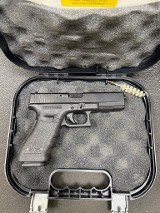 GLOCK G22 GEN 3.40 S&W - 1 of 3