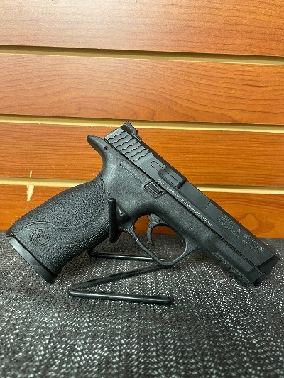 SMITH & WESSON M&P 9 9MM LUGER (9x19 PARA)