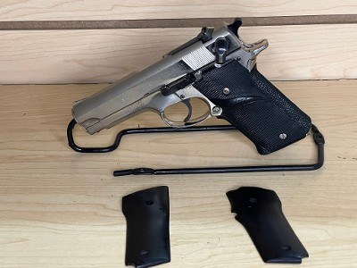 SMITH & WESSON 59 9MM LUGER (9x19 PARA)