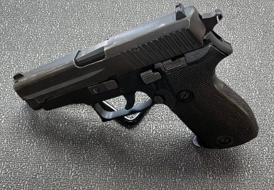 SIG SAUER p6 9MM LUGER (9x19 PARA)