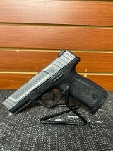 SMITH & WESSON SD40 VE .40 S&W - 2 of 3