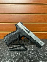 SMITH & WESSON SD40 VE .40 S&W - 1 of 3