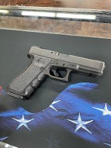 GLOCK G22 GEN 4 .40 S&W - 1 of 2