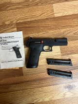 SMITH & WESSON model 422 .22 LONG - 1 of 3