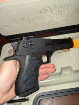 MAGNUM RESEARCH Desert Eagle .50 AE - 3 of 3