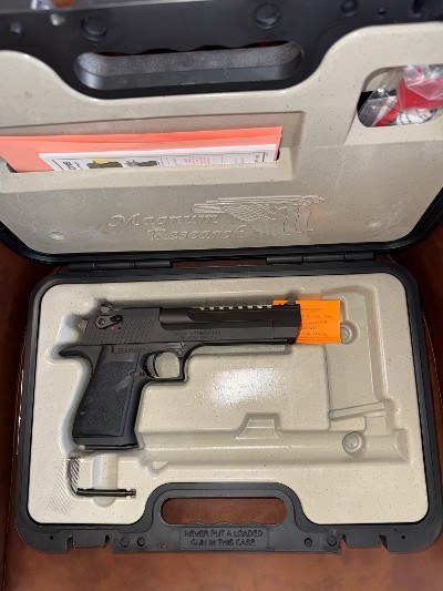 MAGNUM RESEARCH Desert Eagle .50 AE