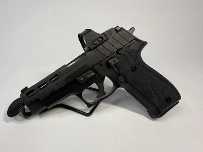 SIG SAUER P226 9MM LUGER (9x19 PARA)