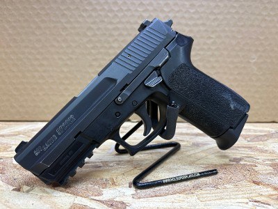 SIG SAUER SP2022 .40 S&W