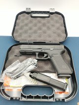 GLOCK G22 GEN 5 .40 S&W - 1 of 3